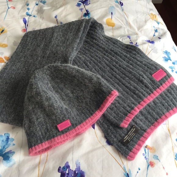 Coach hat and scarf - Picture 4 of 5